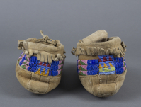 Flathead%20artist%2C%20%3Cb%3E%3Ci%3E%20Moccasins%3C%2Fi%3E%3C%2Fb%3E%2C%20ca.%201880%2C%20glass%20beads%20on%20hide%2C%20The%20Elizabeth%20Cole%20Butler%20Collection%2C%20no%20known%20copyright%20restrictions%2C%202012.126.81a%2Cb